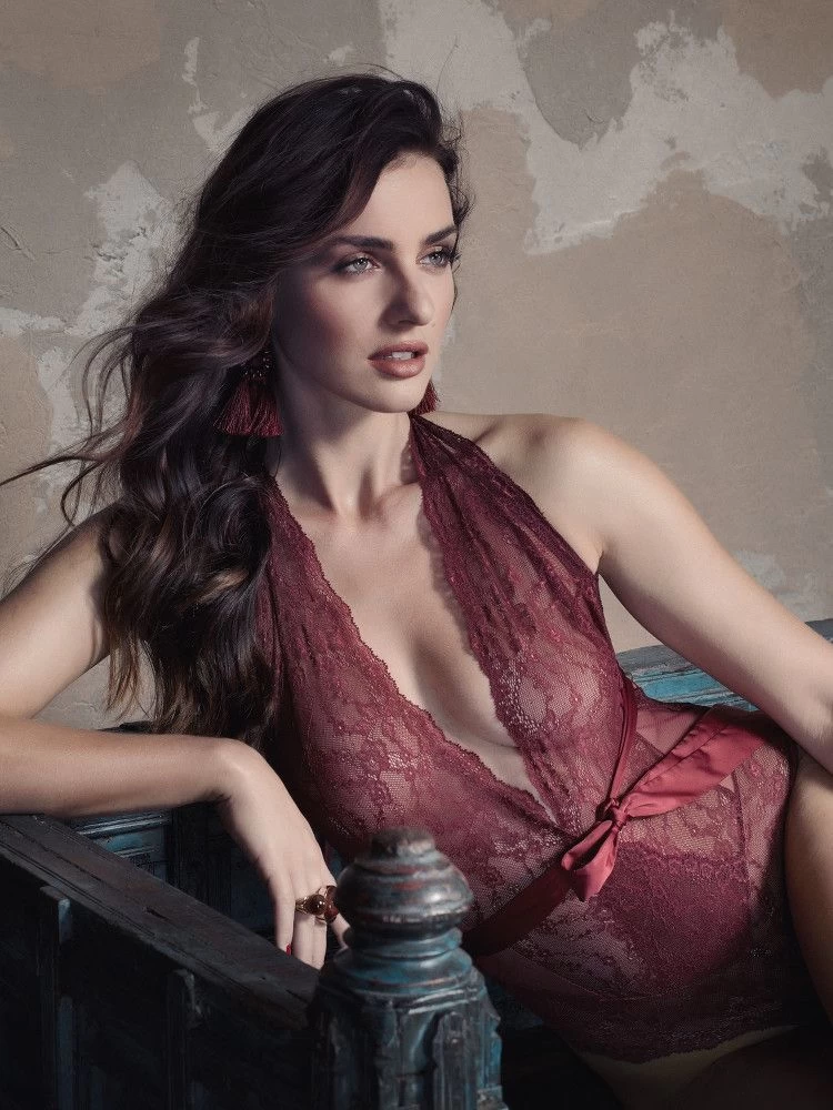 Spitze Body ROSALIE Weinrot Von Escora 4 Spitze Body ROSALIE Weinrot Von Escora – Bild 2