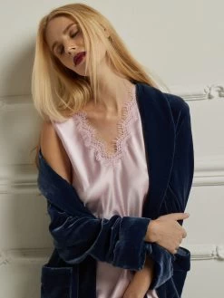 Seide-Viscose Samt Morgenmantel Lang DANIELA Elegant Von Vivis 29 Seide-Viscose Samt Morgenmantel Lang DANIELA Elegant Von Vivis -Modische Unterwäsche kimono seidensamt daniela dunkelblau vivis 2 1 1 1