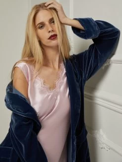 Seide-Viscose Samt Morgenmantel Lang DANIELA Elegant Von Vivis 28 Seide-Viscose Samt Morgenmantel Lang DANIELA Elegant Von Vivis -Modische Unterwäsche kimono seidensamt daniela dunkelblau vivis 3 1 1 1