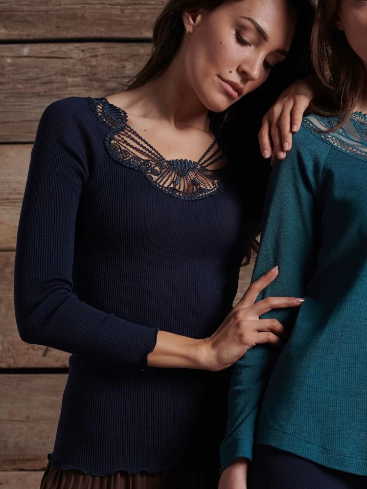 Merino Wolle-Seide LANGARMSHIRT Gerippt Mit Makramee Spitze Von Oscalito 4 Merino Wolle-Seide LANGARMSHIRT Gerippt Mit Makramee Spitze Von Oscalito – Bild 2