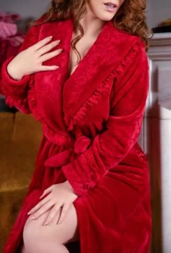 Plüsch-Hausmantel NEIGE Mit Spitze Marjolaine -Modische Unterwäsche morgenmantel lang neige rubis 9nei2201 marjolaine 7 1