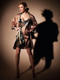 Seide Neglige CHRISTMAS CAPSULE Schwarz-gold Von Chiara Fiorini -Modische Unterwäsche morgenmantel seide cf902 cf901 schwarz gold orange chiara fiorini 1