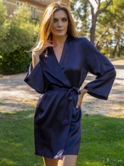 100% Seide Morgenmantel SOIE LASER Kurz Von Marjolaine -Modische Unterwäsche morgenmantel seide kurz dunkelblau laser 0036 marjolaine 3 8 1 1