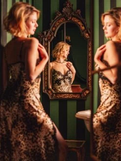 Langes Seidennegligé PUMA Mit Spitze Marjolaine -Modische Unterwäsche nachtkleid lang seide panther 4pum3001 puma marjolaine 3