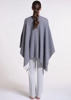 Feinstrick Wolle-Kaschmir PONCHO Von Verdiani Loungewear -Modische Unterwäsche poncho doubleface wolle kaschmir grau ecru 8810 loungewear verdiani 2