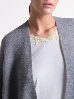 Feinstrick Wolle-Kaschmir PONCHO Von Verdiani Loungewear -Modische Unterwäsche poncho doubleface wolle kaschmir grau ecru 8810 loungewear verdiani 3