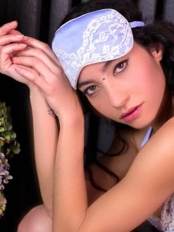 100% Seide Schlafmaske MARJOLIE No. 7 Mit Spitze Marjolaine -Modische Unterwäsche schlafbrille seide lavendel marjolie 3mar0701 marjolaine 2 1