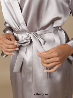 100% Seide Morgenmantel SOIE LASER Kurz Von Marjolaine -Modische Unterwäsche seide morgenmantel laser laurian silber soie unie marjolaine 2 1 1 1 1