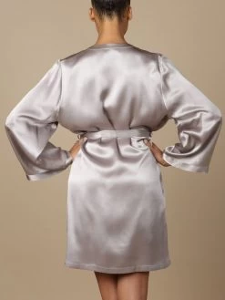 100% Seide Morgenmantel SOIE LASER Kurz Von Marjolaine -Modische Unterwäsche seide morgenmantel laser silber soie unie marjolaine 2 8 1 1