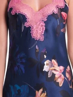 Langes Seidennegligé WINTER GARDEN Von Luna Di Seta -Modische Unterwäsche seide neglige winter garden vlst60548 dunkelblau blumen luna di seta 2 1
