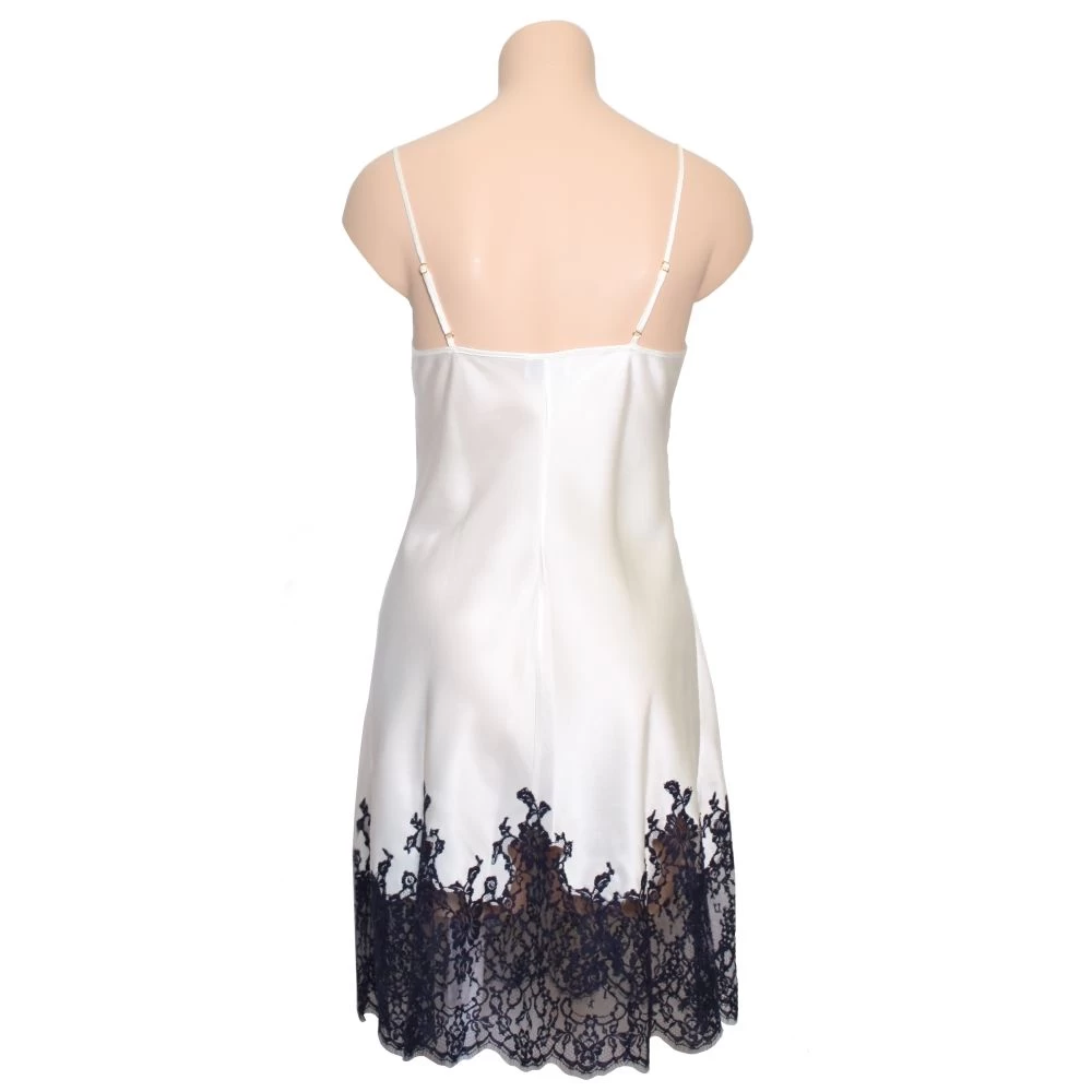 100% Seide Negligé CAPRICE Mittellang Mit Spitze Marjolaine 6 100% Seide Negligé CAPRICE Mittellang Mit Spitze Marjolaine – Bild 4