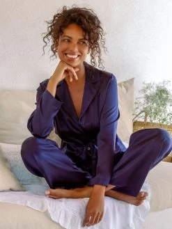 Seidenpyjama SOIE UNIE 100% Seide Marjolaine 27 Seidenpyjama SOIE UNIE 100% Seide Marjolaine -Modische Unterwäsche seidenpyjama dunkelblau 3soi5533 0036 marjolaine 4 11 1 1
