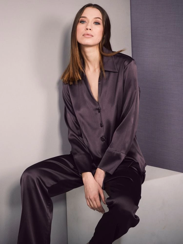 Stretchseide Schlafanzug SLOANE STREET Exclusiv Eva B. Bitzer 9 Stretchseide Schlafanzug SLOANE STREET Exclusiv Eva B. Bitzer – Bild 7