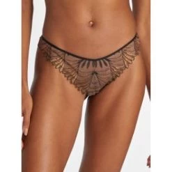 String SENSORY ILLUSION Von Aubade X Iris Van Herpen